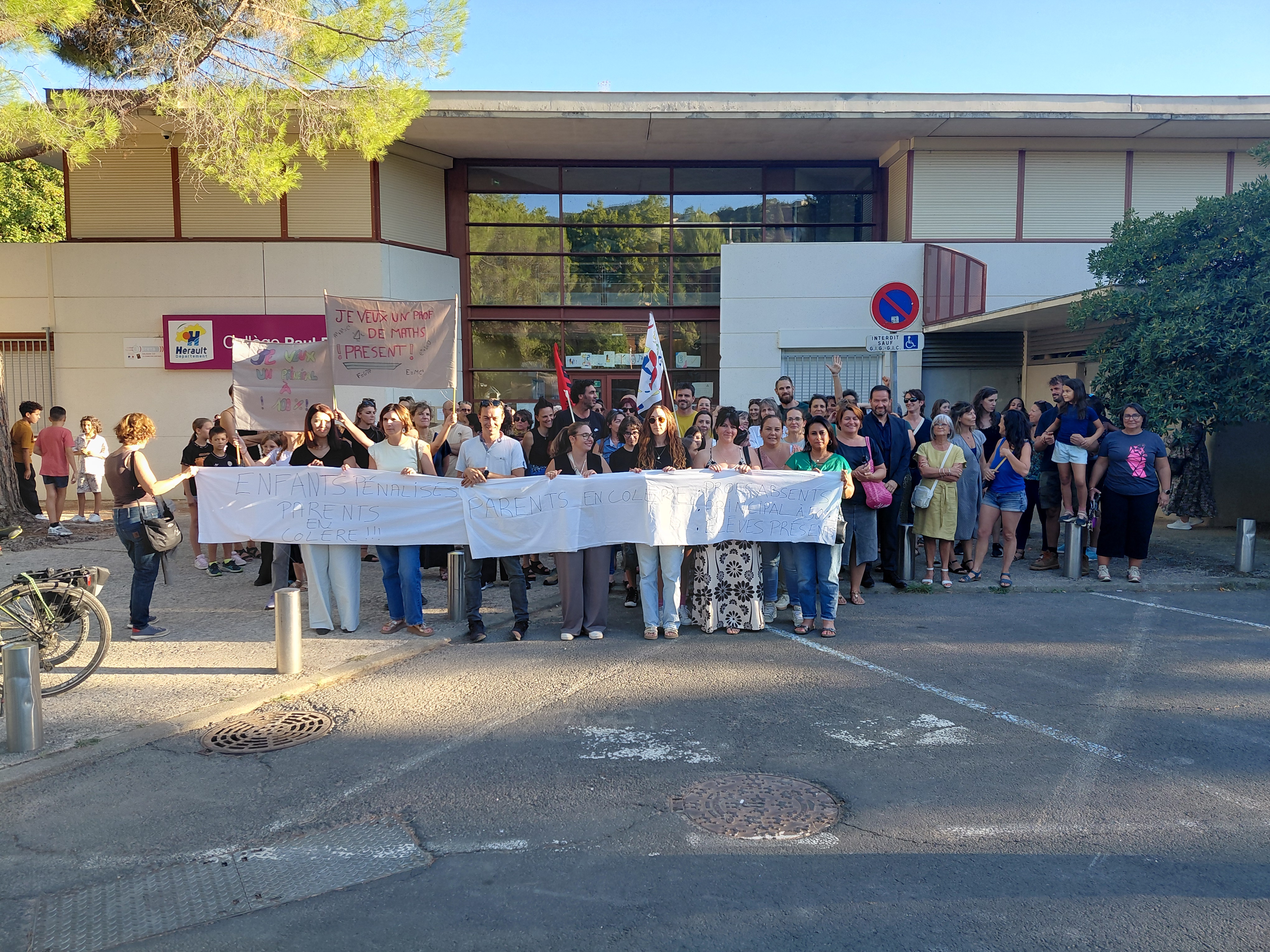 COLLEGE MORT A LODEVE POUR DÉNONCER LE MANQUE DE MOYENS