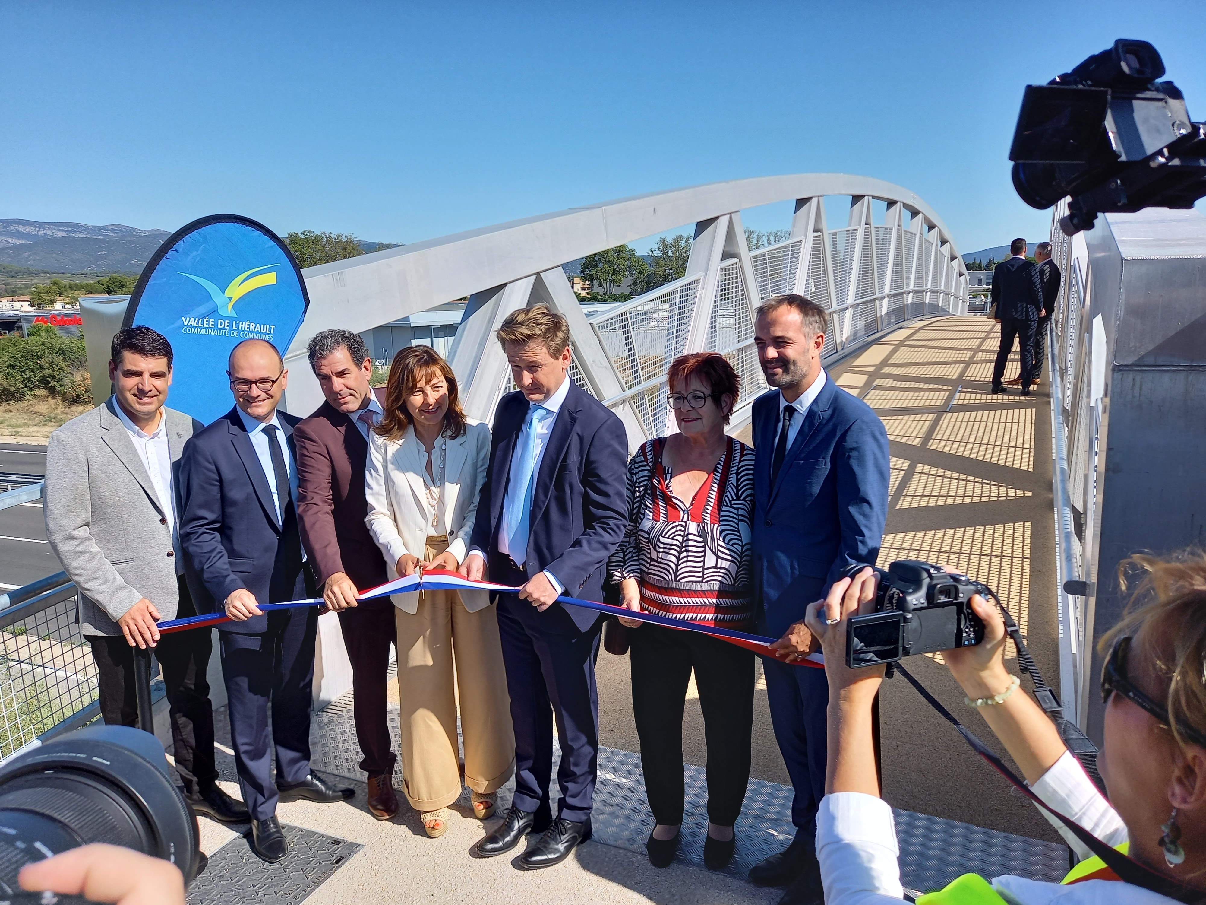 la-passerrelle-et-le-pole-d-echanges-multimodal-de-gignac-inaugures