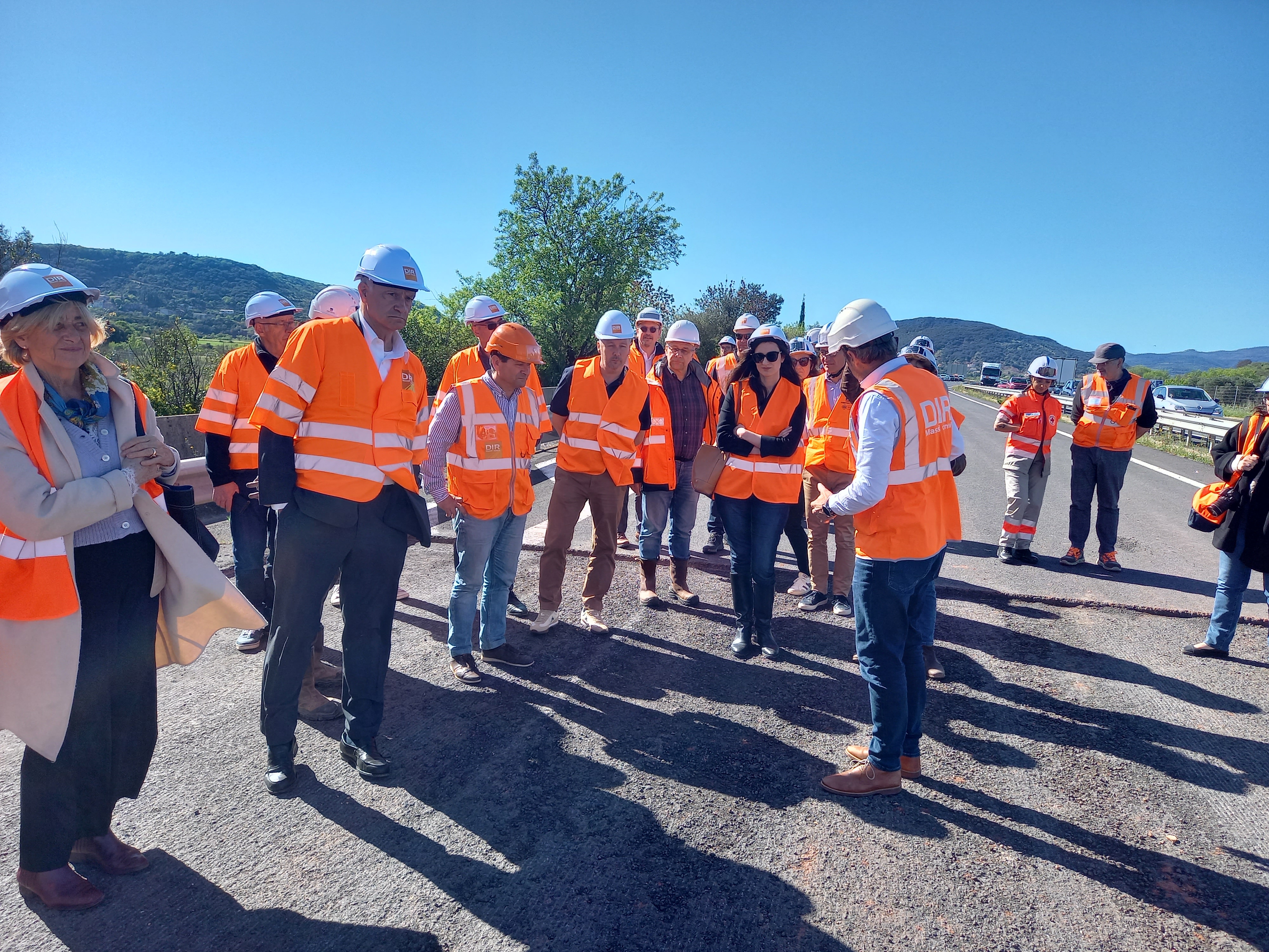 DEUX CHANTIERS SUR L' A75 EN COURS