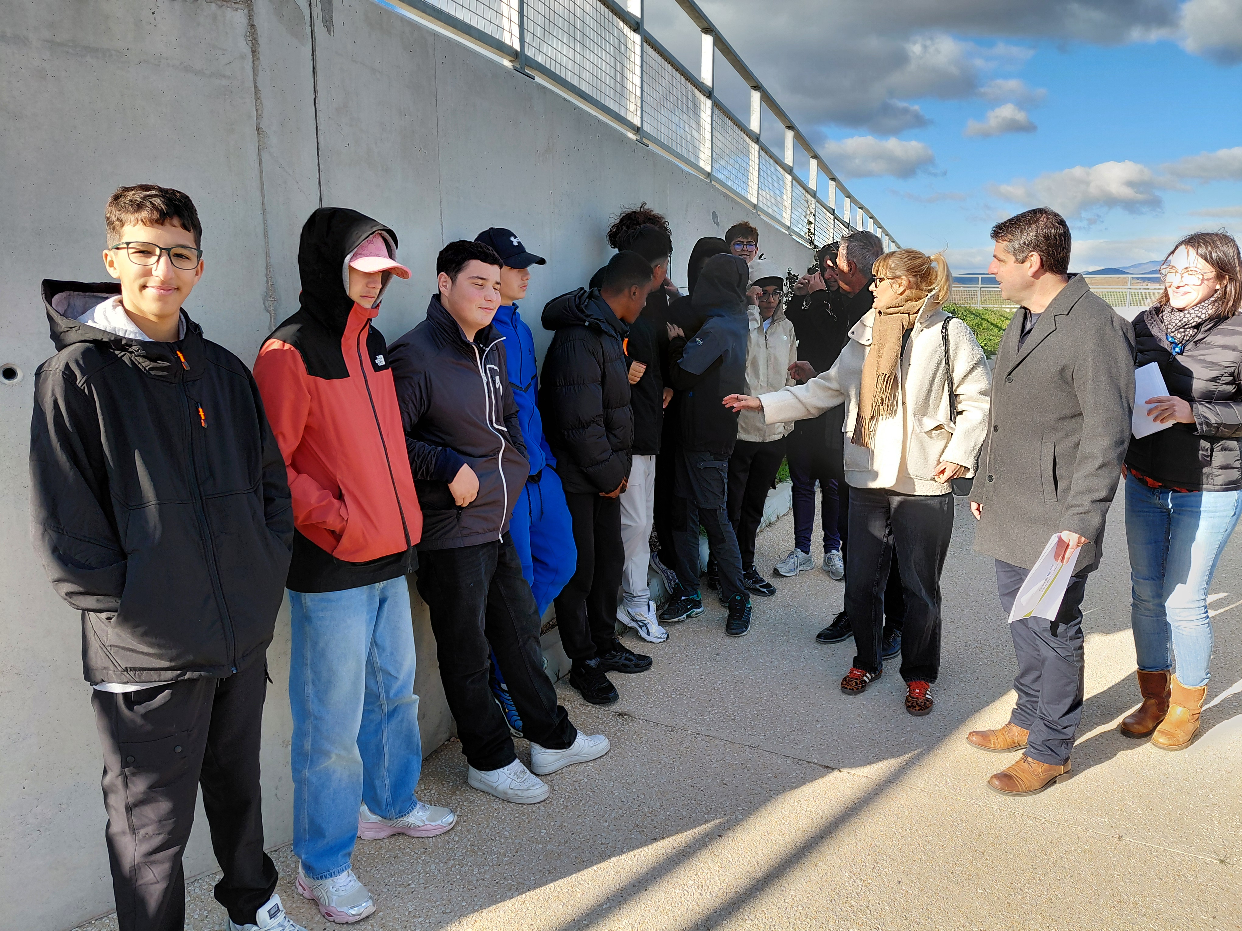 LES LYCEENS DE GIGNAC VONT PEINDRE UNE FRESQUE SUR LA PASSERELLE LES LYCEENS DE GIGNAC VONT PEINDRE UNE FRESQUE SUR LA PASSERELLE