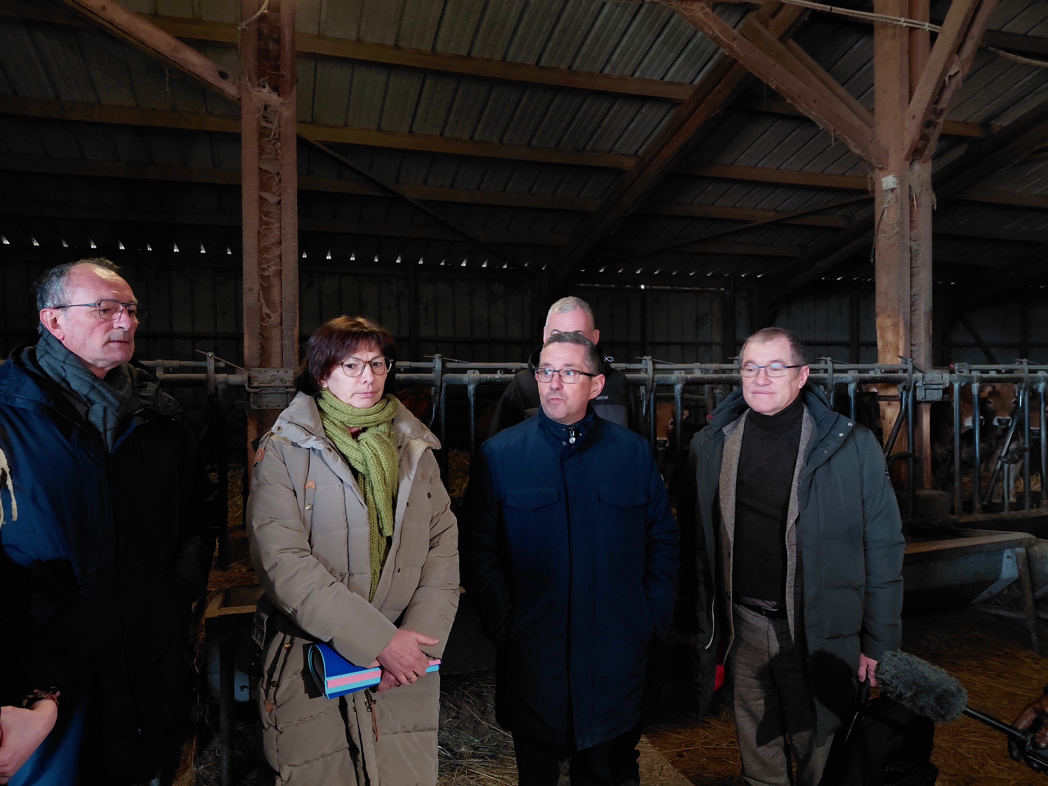 LA PRÉFÈTE A LA RENCONTRE DES ÉLEVEURS BOVINS 