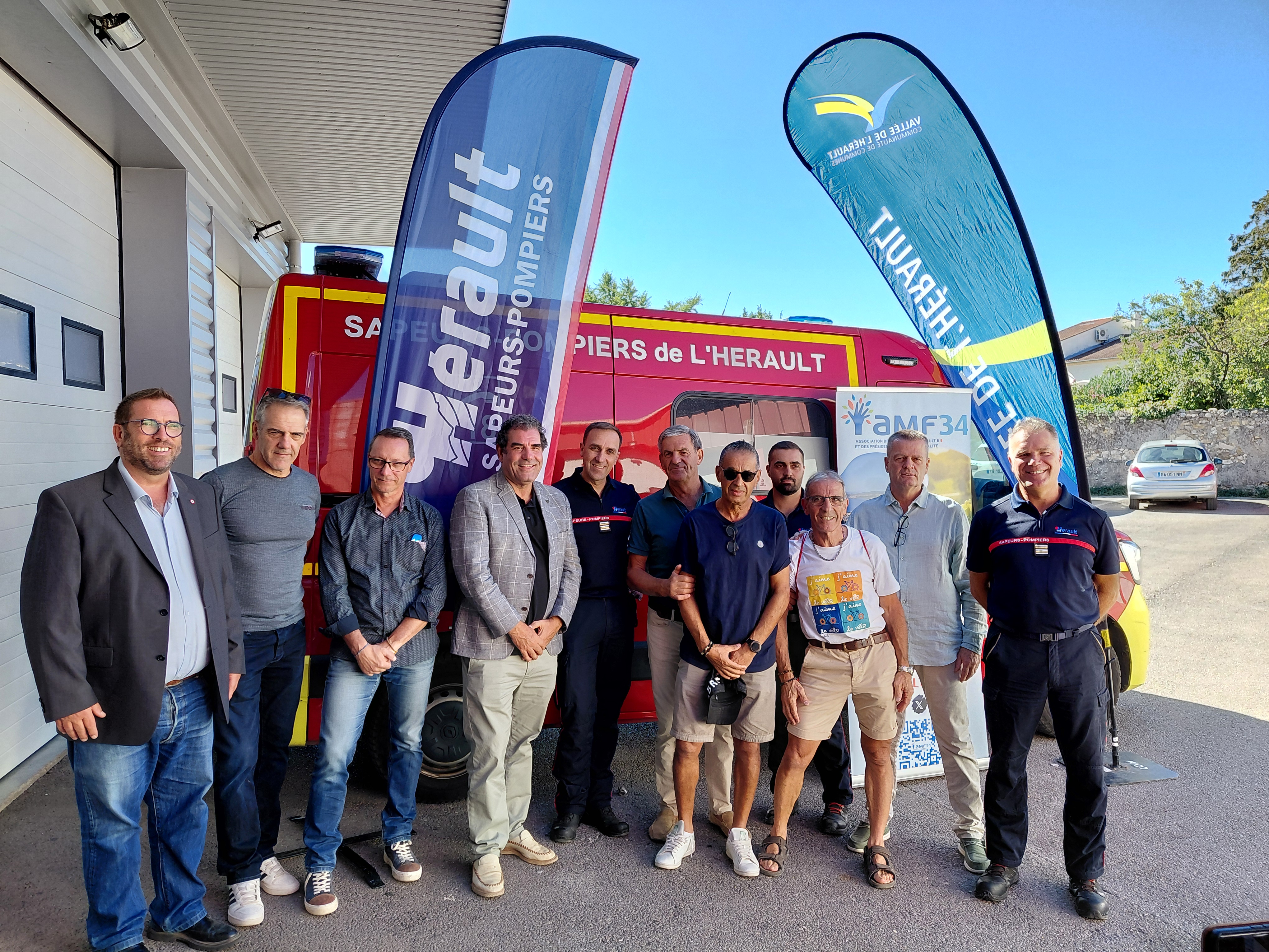 LES MAIRES A VELO POUR LES PUPILLES DES POMPIERS LES MAIRES A VELO POUR LES PUPILLES DES POMPIERS